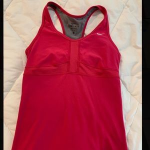 XS Nike Dri-Fit tank top w/ built in sports bra!